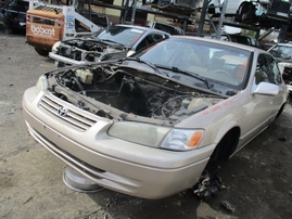 1997 TOYOTA CAMRY LE GOLD 2.2L AT Z17597